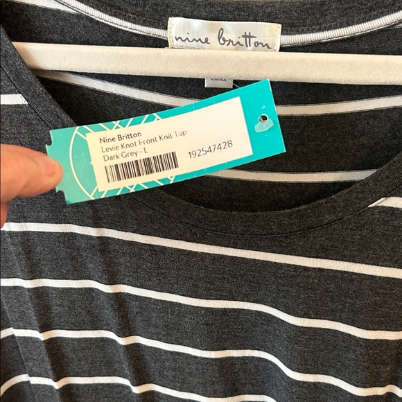 Nine Britton grey and White Striped Short Sleeve Top Stitch Fix Size Large - Picture 2 of 5